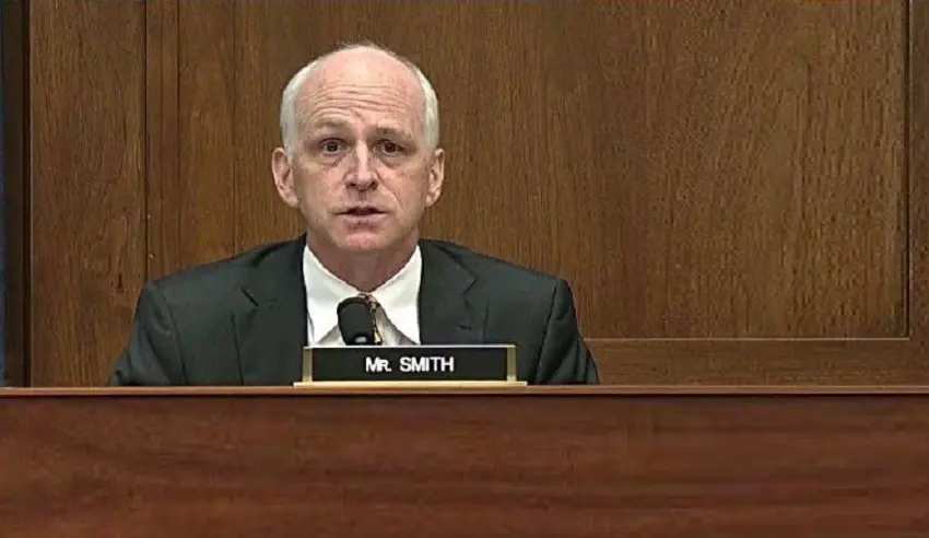 ئەندامی کۆنگرێسی ئەمریکا دەڵێت بێ متمانەیی بە زێلێنسکی، هاوسۆزی پووتین لەسەر بەرزبوونەوەی بزووتنەوەی ماگا