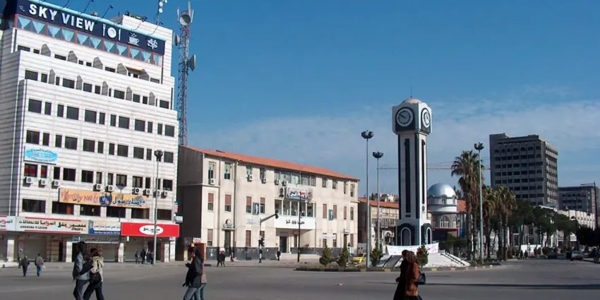 Li Hûmsê komeke çekdar êrîsî qehwexaneyê kir: 5 kustî