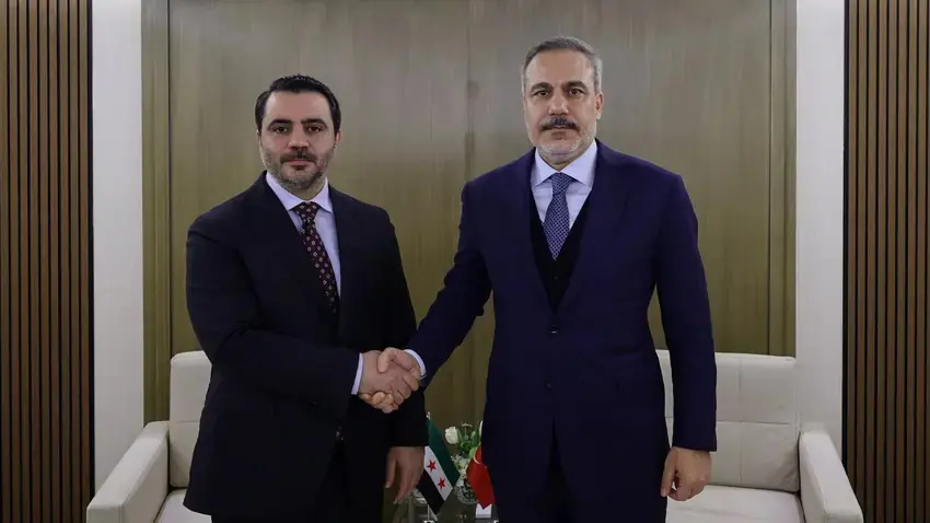 Hakan Fîdan bi Wezîrê Karên Derve yê rêveberiya nû ya Sûriyeyê re civiya