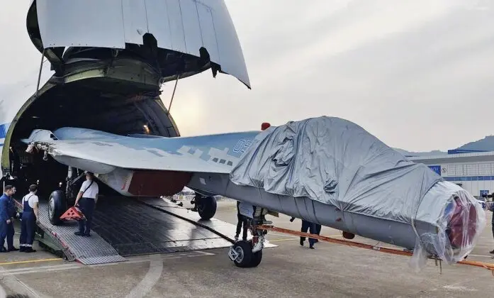 فڕۆکەی سۆخۆی سو-٥٧ی ڕووسیا کە بە AI تەیار کراوە، داهاتووی شەڕ لە دوبەی پیشان دەدات