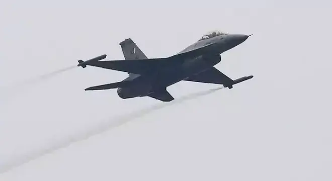 Pakistan'dan Afganistan'a hava saldırısı!