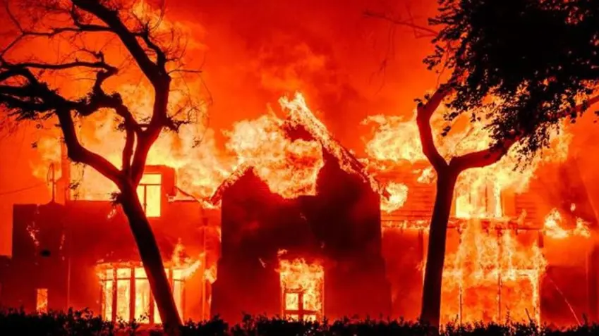 بەهۆی ئاگرەکەی لۆس ئەنجلس ١٦ کەس گیانیان لە دەست داوە و ١٢ هەزار ماڵیش وێران بوون