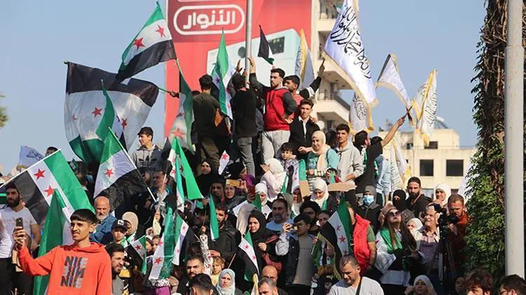 Suriye’deki gösterilerde Kürtlere ırkçı saldırılar!