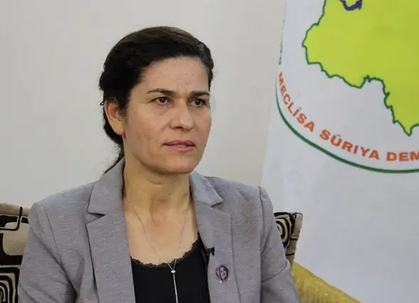 Îlham Ahmed: Divê têkiliyên me bi dewletên cîran re bas bin