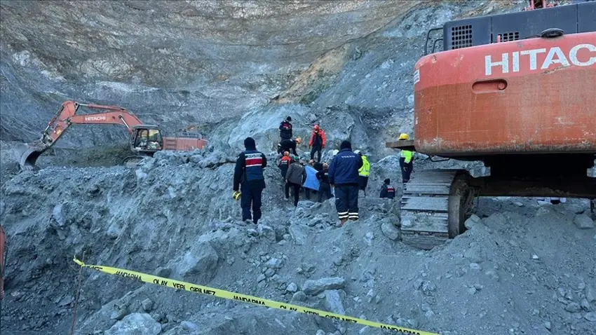 Cenazeyê ku li Sêwasê di bin hilwesîna madenê de asê mabû hat dîtin