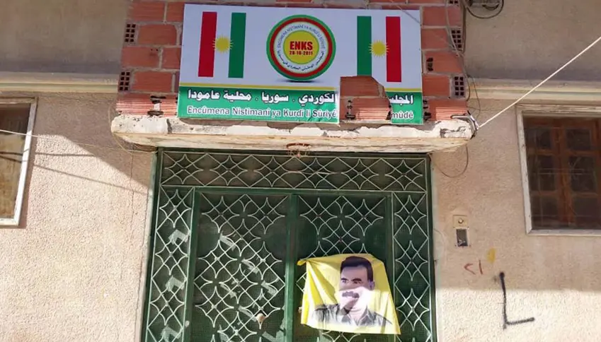 Li dijî baregehên ENKSê êrîş: Ala Kurdistanê daxistin, wêneyê Ocalan danîn