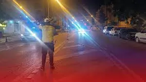 Li Amedê li polîsên ku kontrolê dikirin xistin