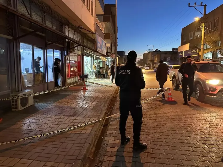 Li navça Kolik a Semsûrê mirovekî bi jina xwe re niqaş kir û ew bi kêrê kuşt