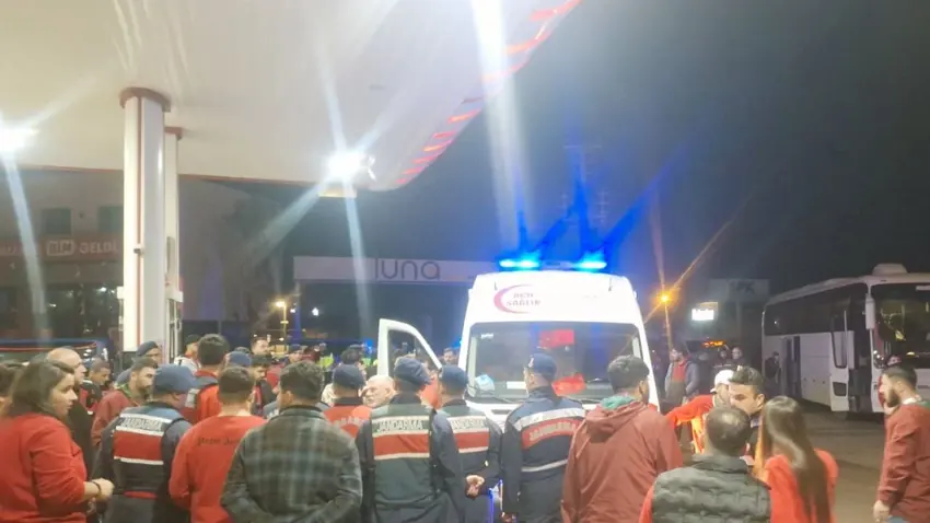 Amedspor taraftarlarını taşıyan araçlara taşlı saldırı!