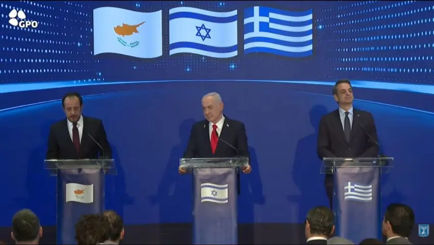 ناتانیاهوو لە کۆبوونەوەی سێ قۆڵی لەگەڵ یوونان و قوبرس هۆشداری دەداتە ئێران : هەر کردەیەکی شەڕئەنگێزانە بە ووڵامێکی پتەو و بەهێز بەرەوڕوو دەبێتەوە
