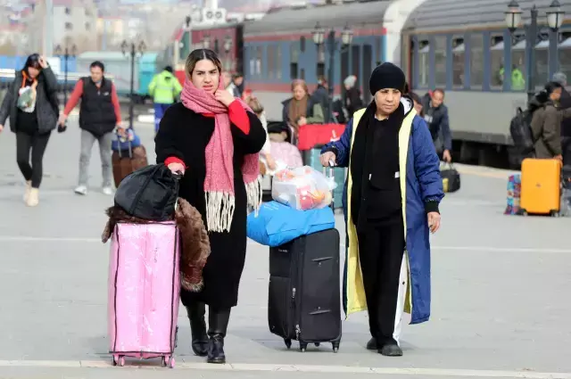 Di 11 mehan de 700 hezar geştiyarên Îranê seredana bajarê Wanê kirin