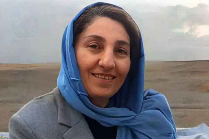 مانگرتن لە خواردنی عەزیزە مورادیان لە بەندیخانەی سنە