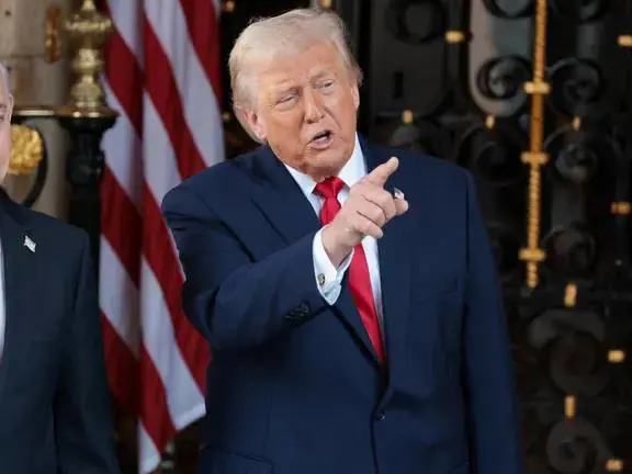 ترامپ لە دیدارەکەی لەگەڵ ناتانیاهوو هۆشدارییەکی تووندی دەداتە ئێران : هەرچەشنە بونیاتنانەوەی دامەزراوە ئەتۆمییەکان لەناو دەبەین