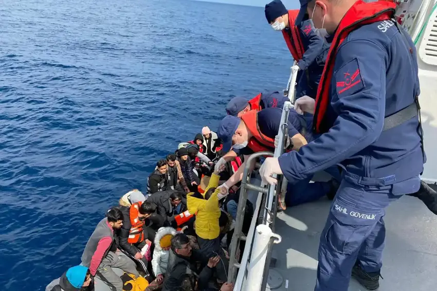 Çanakkale'de 35 düzensiz göçmen yakalandi!