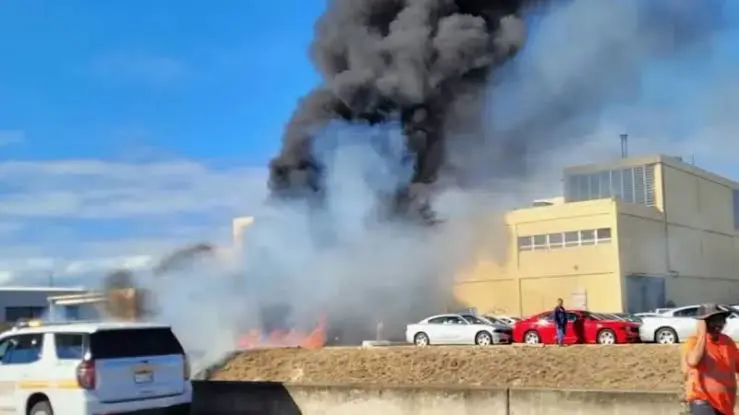 ABD’de uçak binaya çarpti: 2 ölü, 18 yarali!