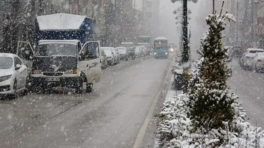 Li 6 bajarên Bakurê Kurdistanê berfbarîn dest pê bike