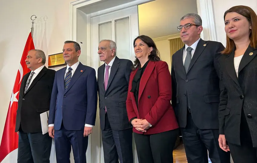 Dem-CHP görüsmesi sonrasi iki parti kritik mesajlar verdi