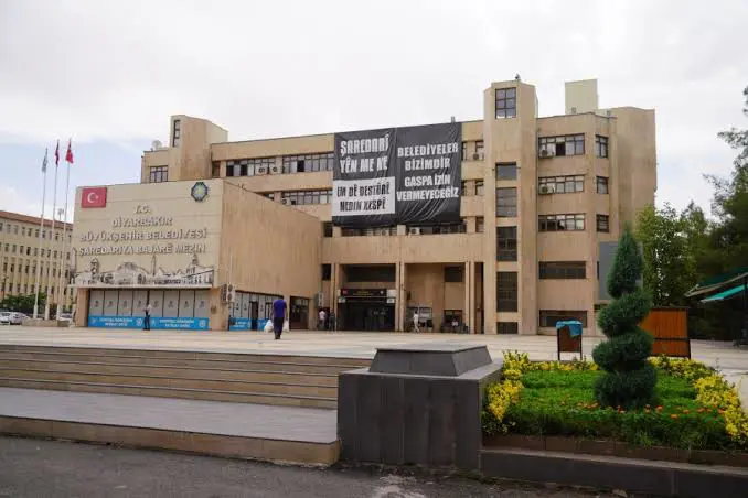 Diyarbakir Büyüksehir Belediyesi'nden sorusturma çagrisi!