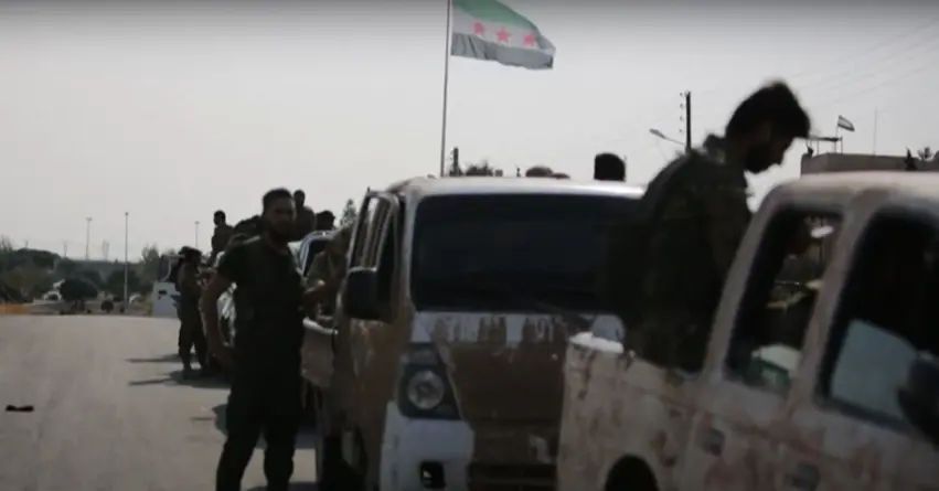 Artêsa Neteweyî ya Sûriyeyê çekên giran û hêzên xwe li herêmên di bin kontrola HSDê de kom dike