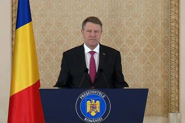 کابووسی دەستوەردانی ڕووسیا لە هەڵبژاردنەکانی ڕۆمانیا ؛ سەرۆک کۆمار لەژێر فشاری لایەنە ئۆپۆزسیۆنەکاندا دەستی لەکارکشاندەوە.