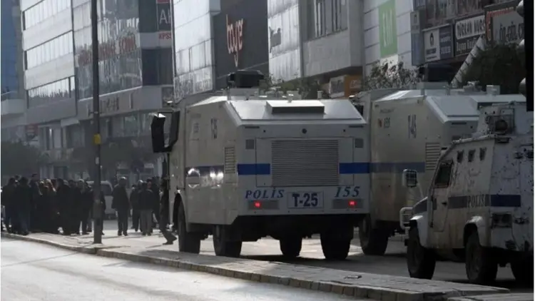 Walîtiya Wanê çalakî û protestoyên li bajêr heta 15 rojan qedexe kir