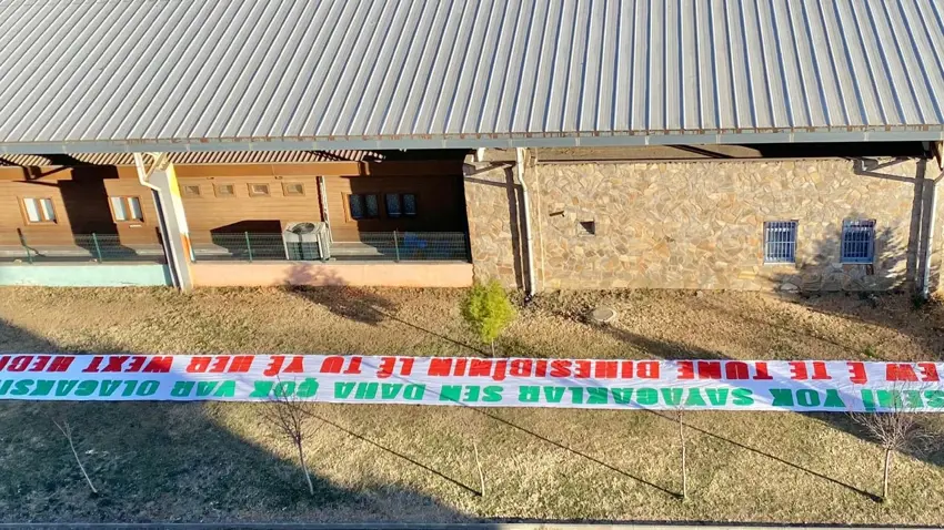 Amedspor’da Kürtçe pankart krizi çözüldü: Izin çikti