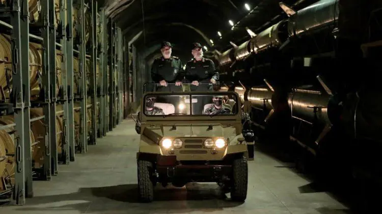 Iran, yeni yeralti 'füze sehri'ni tanitti