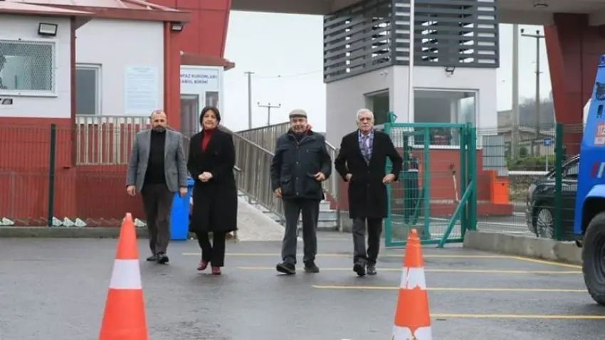 Sandeya DEM Partiyê ber bi Îmraliyê ve bi rê ket