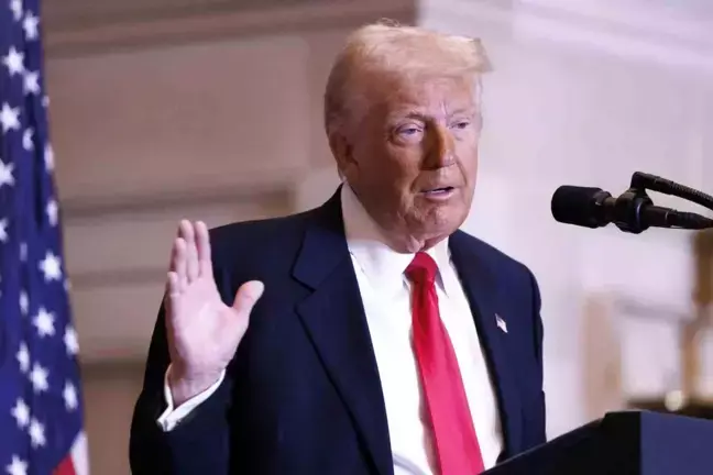 Trump biryarnama givasa ser Dadgeha Cezayê Navdewletî îmza dike