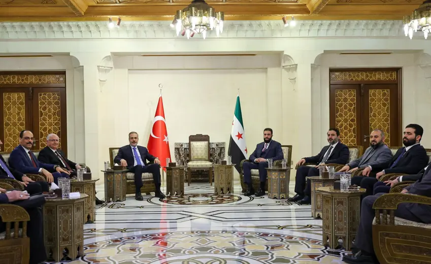 Türkiye'nin üst düzey heyeti Sam'da Ahmed Saraa ile bir araya geldi