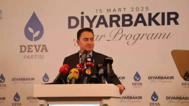 Babacan Diyarbakir'da Konustu: 'Kürtçe için anayasal güvence gerekiyor'