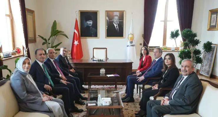 Sanda DEM Partiyê pistî MHPê serdana AK Partiyê kir: Hevdîtineke dostane bû