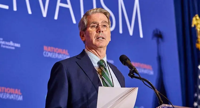 وەزیری گەنجینەی ئەمریکا : فرۆشتنی نەوتی ئێران دادەخەین و ئێران هەژار دەکەین!