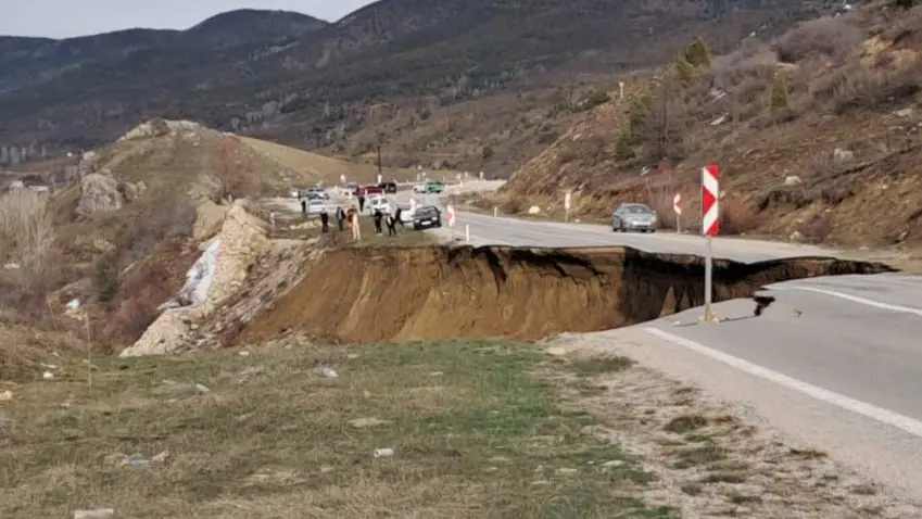 Ji ber heza li erdê ket, rêya bajarên Gumushane û Ezirganê cotalî hat girtin