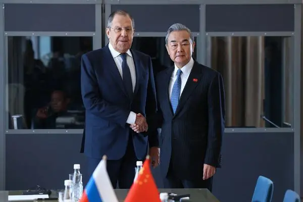 Lavrov ve Wang Yi Ukrayna krizini görüstü