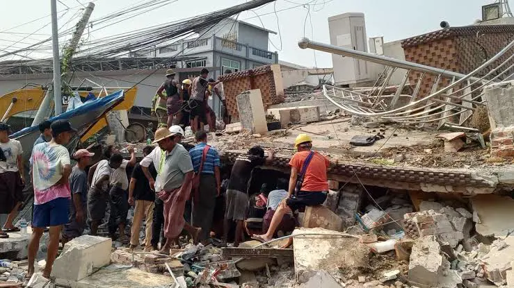 Myanmar'daki depremlerde can kaybi 2 bin 700'ü geçti!