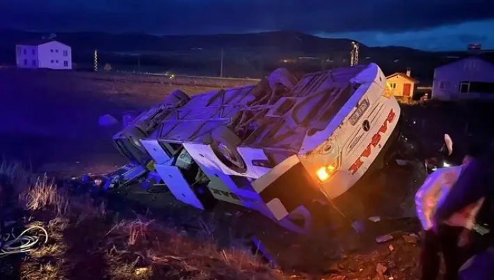 Li Sêwazê otobus welgeriya: 2 kesan can da, 23 kes birîndar bûn