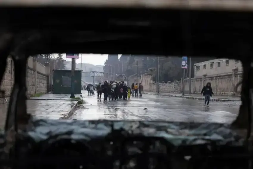 Şerê îdiayan li Helebê: Artêş dibêje 'me girt', Rêveberiya Xweser red dike