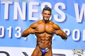 مەسعوود (مێهدی) زاتپەروەر، پاڵەوانی لەش جوانی، بە تەقەی ڕاستەوخۆی هێزەکانی حکوومەتی ئێران ەوە لە شاری ڕەشت كوژرا