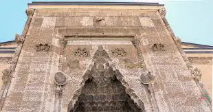 Medresa Buruciye ya Sêwasê ya 755 salî tamîr dikin