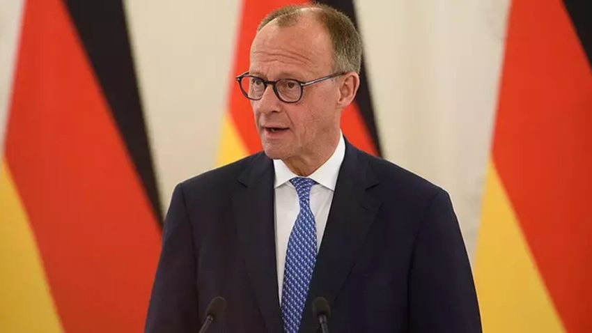 Almanya Başbakanı: "İran rejimi son günlerini yaşıyor"