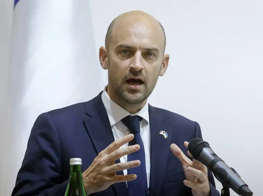 Fransa li ser îhtîmala şandina termînalên satalaytan bo Îranê difikire