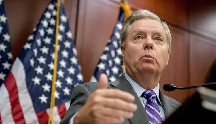 لینسی گراهام: ئەگەر حکومەتی سووریا هێز دژی کورد بەکاربهێنێت، هەموو هەوڵێک دەدەم بۆ گەڕاندنەوەی سزاکانی قەیسەر