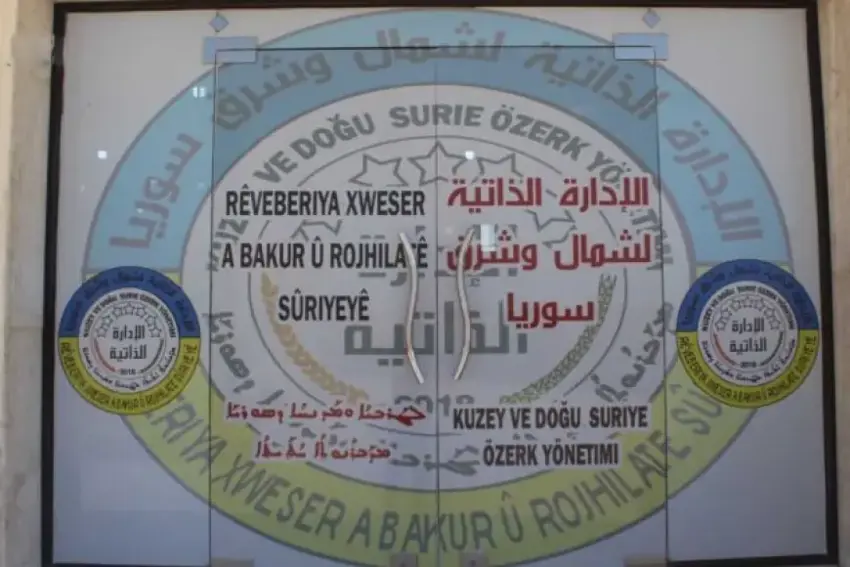 Rêveberiya Xweser: Kontrola me li ser kampên Tebqa, Reqa û Dêra Zorê nema