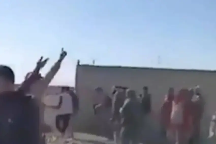 Guardian: Li Rojavayê Kurdistanê zêdetirî 100 girtiyên DAIŞê reviyan