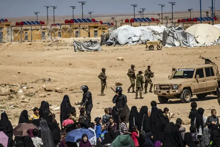 Amerîka ji bo radestkirina girtîgehên DAIŞê navbeynkariya "dijwar" di navbera Şam û HSDyê de dike