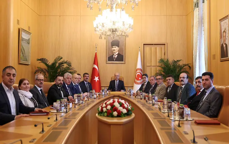 Serokê Parlamentoya Tirkiyê bi Kurdên Êzidî re civiya