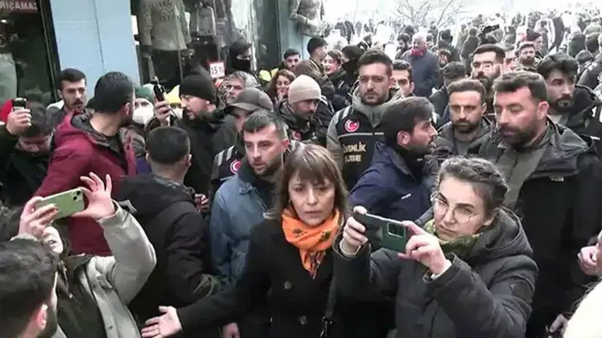 DEM Partî meşiya lê polîs mudaxele kir: Binçavkirin û birîndar hene