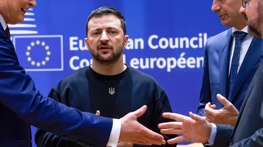 زێلێنسکی بۆ درێژکردنەوەی مانەوەی سیاسی خۆی بەردەوام لە نێوان ئەمریکا و ڕووسیا و یەکیتی ئەورووپادا دەجووڵێت