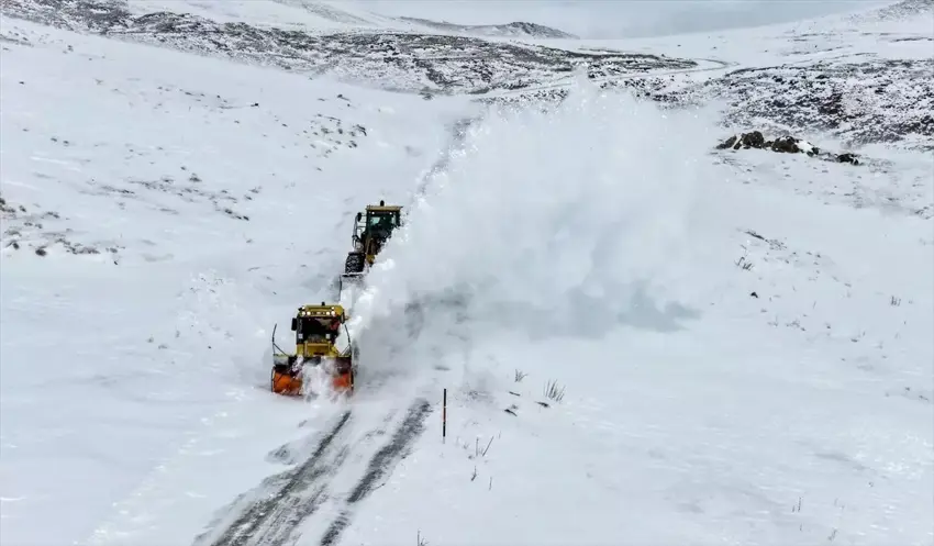 Li bajarên Wan, Bedlîs, Mûş û Hakkariyê rêyên 530 ciyan ji berfê hatine girtin